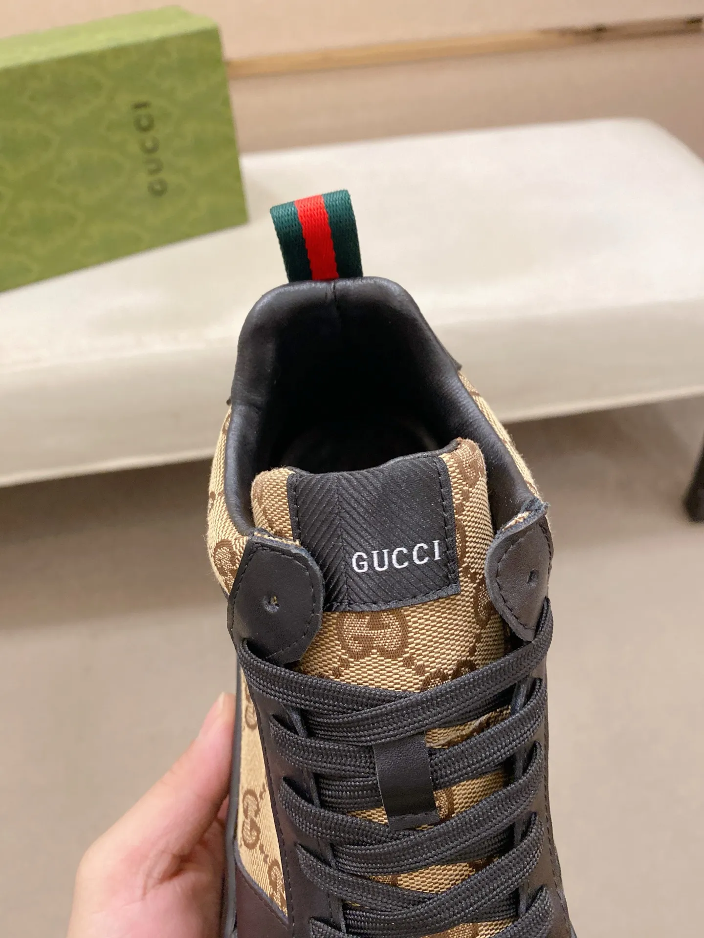 Factory price: 442💰 (GUCCI) The latest model from the official website🎁🎁Casual and fashionable men's shoes👟, hot style💥The style is simple and elegant, exclusive for trendy men. Unique official website's latest brand elements👑original Gucci decoration, fashionable and generous, the fabric is original cowhide ✅sheepskin lining, the official website specifies wear-resistant casual outsole, the classic model is taken in kind at the counter🎬38-44 (can be customized for 45 non-refundable)